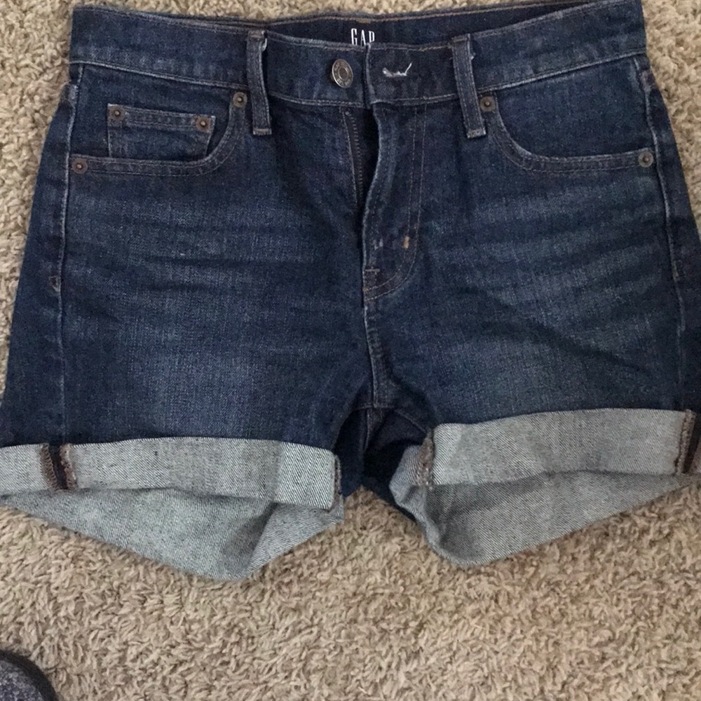 Women’s gap shorts. Size 24.